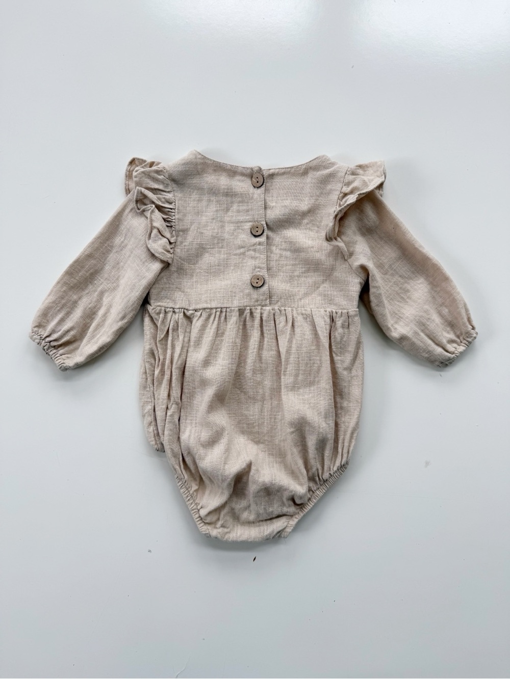 Babe Basics Linen Ruffle Romper 6-12M - Picture 7 of 7